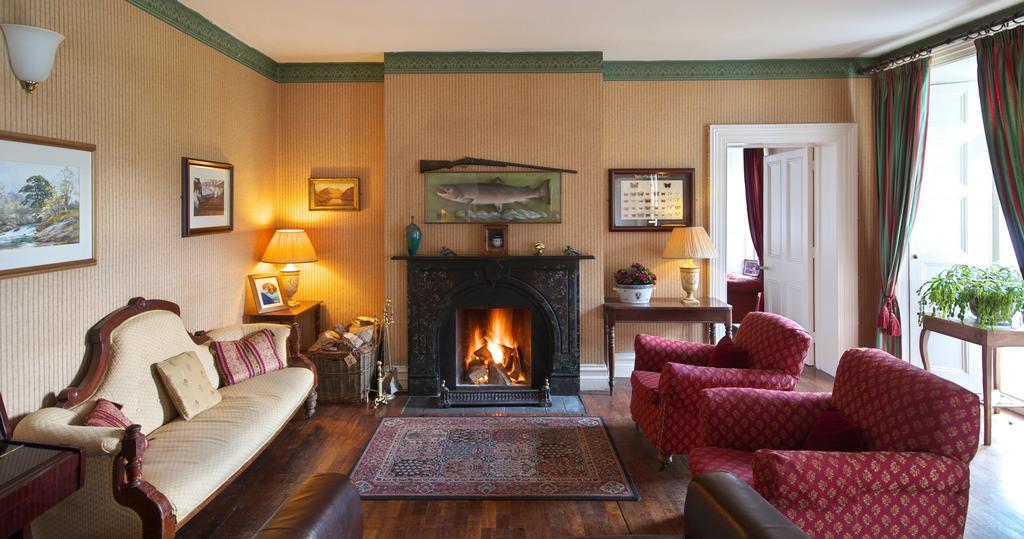 Delphi Lodge Лийнан Екстериор снимка