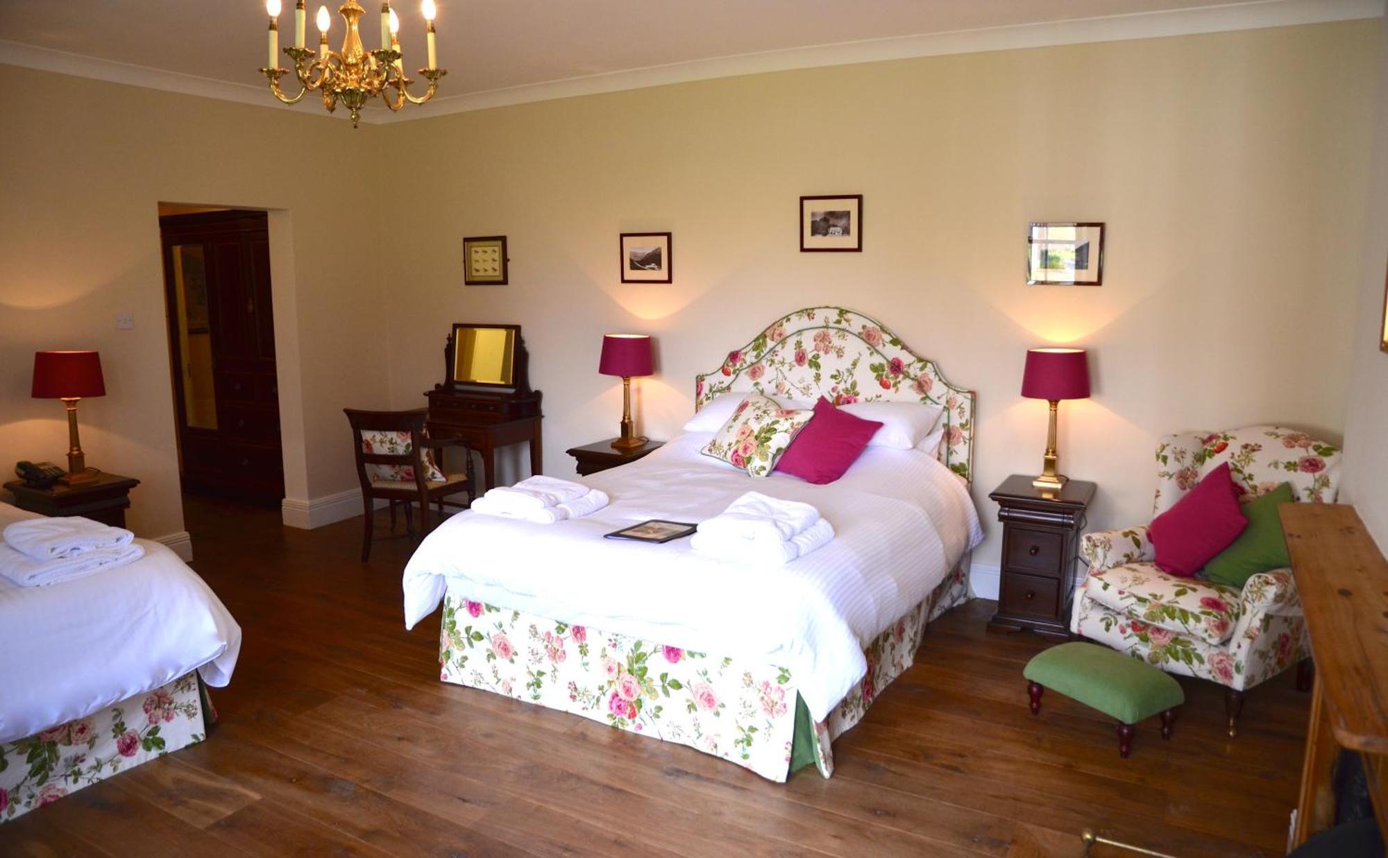 Delphi Lodge Лийнан Екстериор снимка