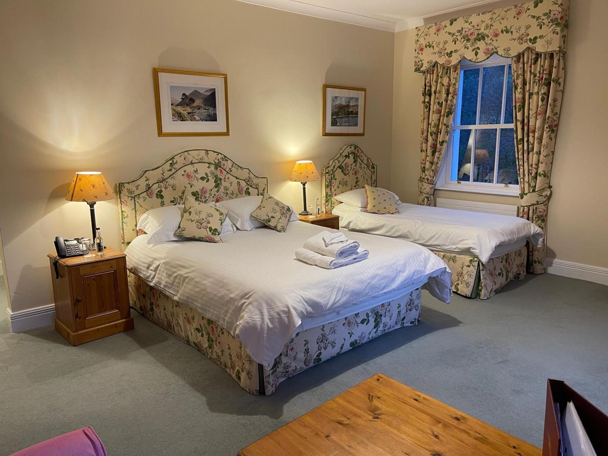 Delphi Lodge Лийнан Екстериор снимка