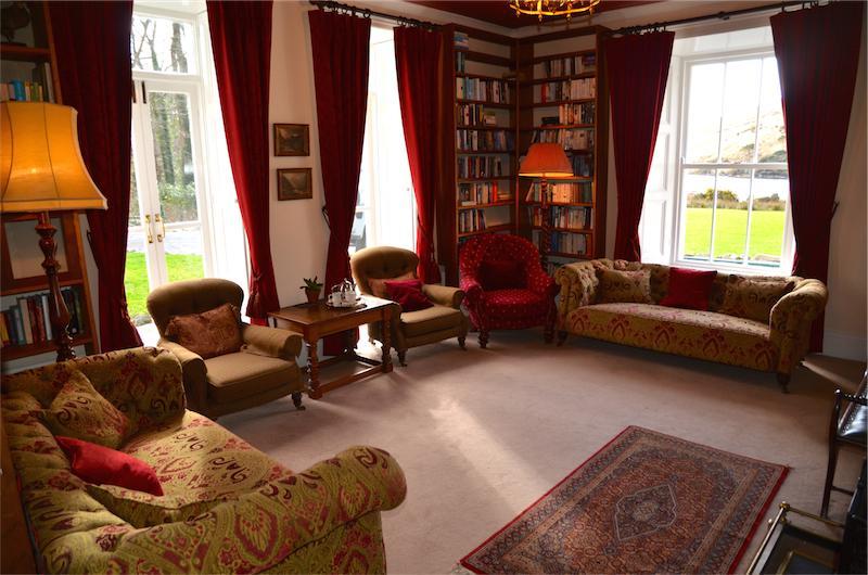 Delphi Lodge Лийнан Екстериор снимка
